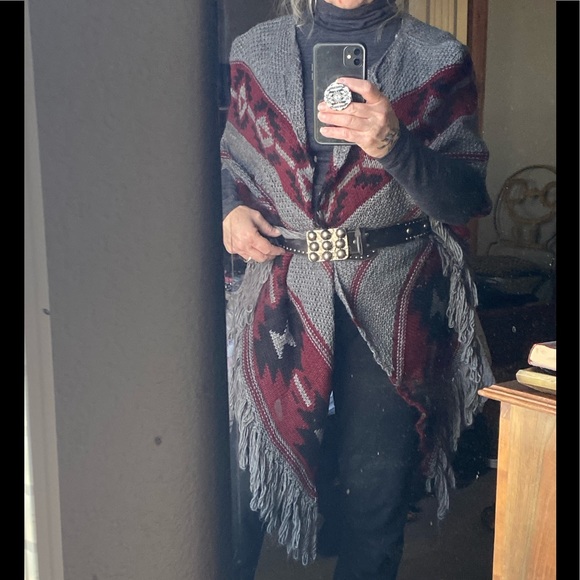 Cape/sweater - Picture 6 of 7